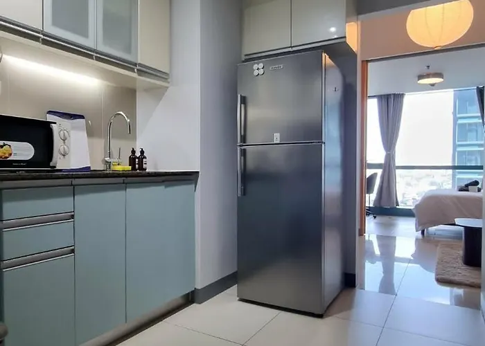 Fresh And Trendy 1br With Fast Wifi In Uptown Bgc *
