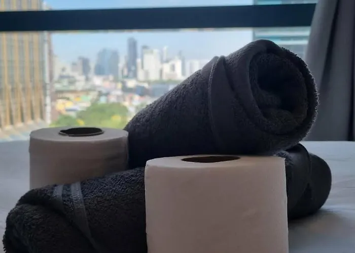Fresh And Trendy 1br With Fast Wifi In Uptown Bgc