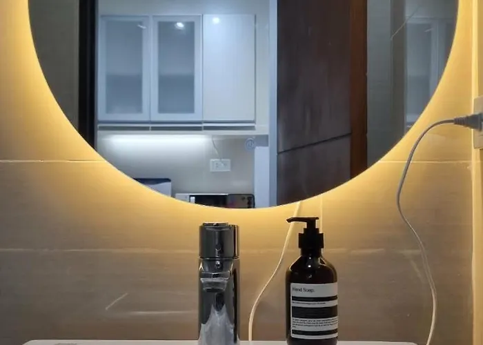 Fresh And Trendy 1br With Fast Wifi In Uptown Bgc